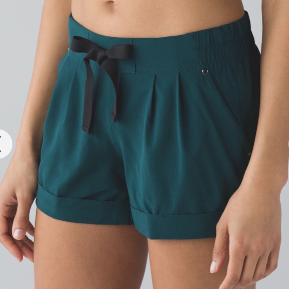 Lululemon Spring Break Away Short